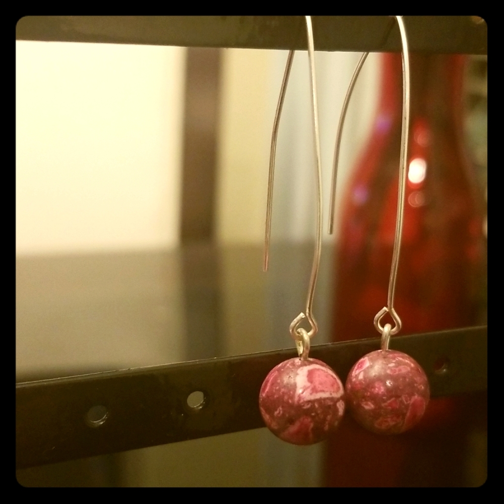 Lightweight magenta stone earrings
